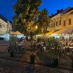 Apartman Away From - Zorilor *